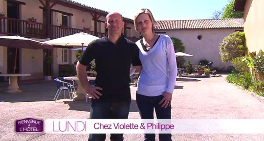 Bienvenue à l’hôtel : Violette et Philippe, vainqueurs, saluent Aurélie et Karine