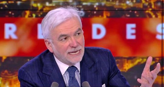 L’Heure des Pros : Pascal Praud règle ses comptes avec Anne-Elisabeth Lemoine et Léa Salamé sur CNews