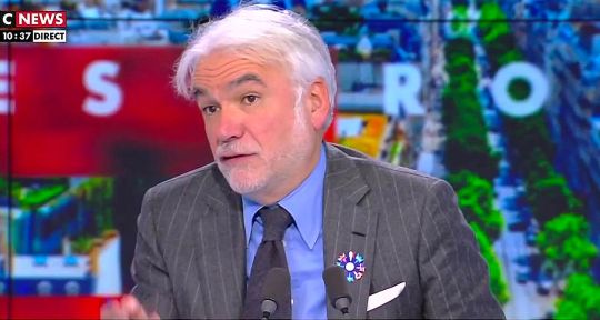 L’heure des Pros : Pascal Praud s’agace d’une erreur de CNews et tape du poing sur la table